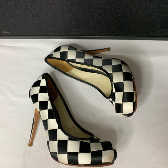 - EUC L.A.M.B. BLACK AND WHITE STILLETOS SIZ… - Picture 4 of 6